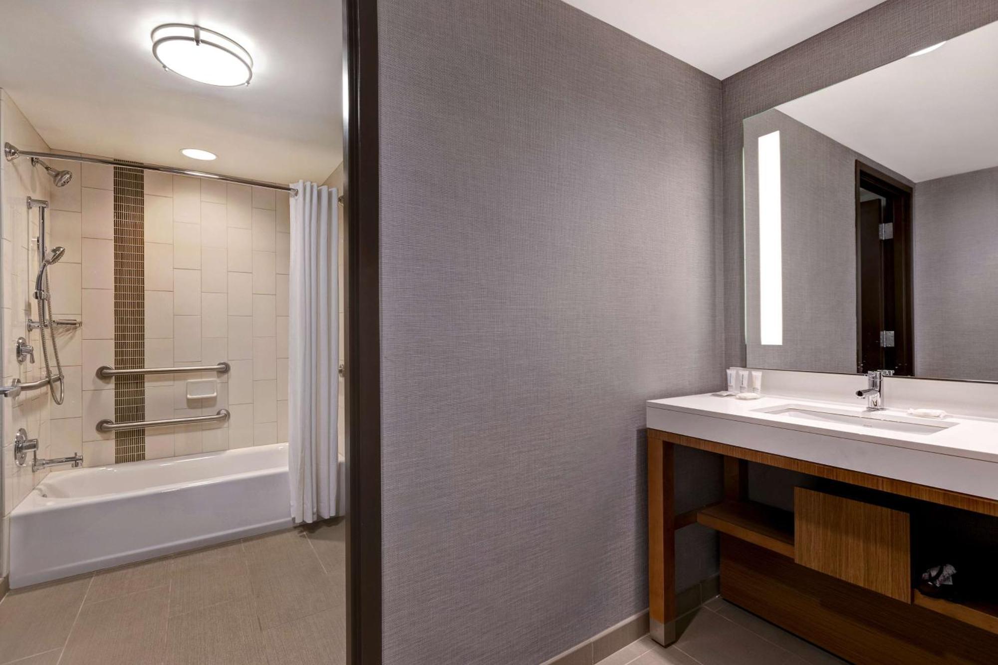 Hyatt Place Bloomington / Normal Extérieur photo