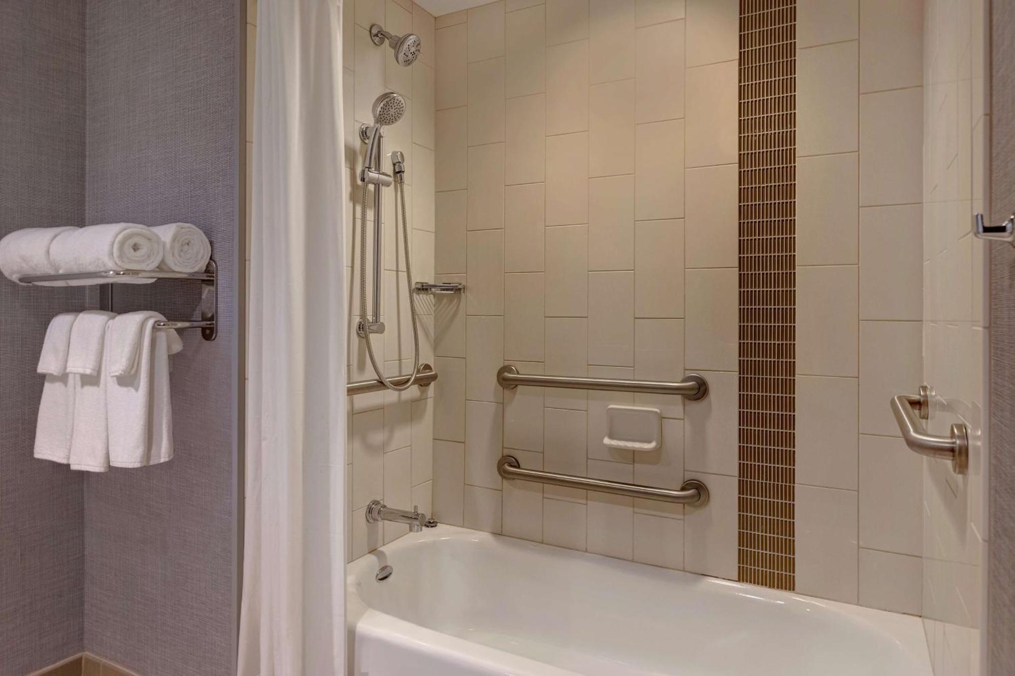 Hyatt Place Bloomington / Normal Extérieur photo